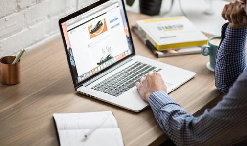 傻瓜式網站制作軟件-域名頻道IDC知識庫